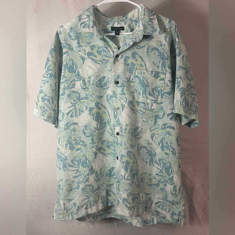 Tommy Bahama Light Blue & Seafoam Tropical Short-Sleeve Button-Up Shirt